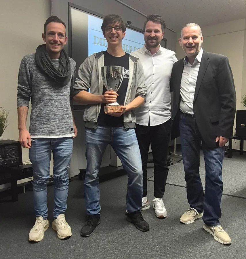 Pokalübergabe P. Andreä (InsiderPie), D. Rückert (Voxray), D. Straußberger (InsiderPie), P. Rausch (© B. Jehle)