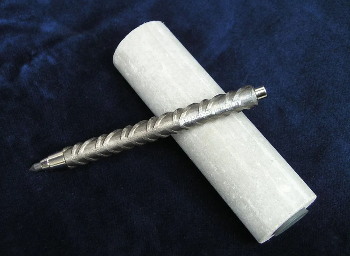 BauStahl Classic -  Der Skizzierstift aus Armiereisen in Faserzementröhre - mehr Bau geht nicht.