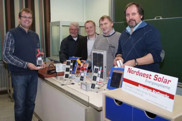 Bild: Die Sonne als Energielieferant der Zukunft - Hauptschule Börger erhält Solarexperimentierkästen