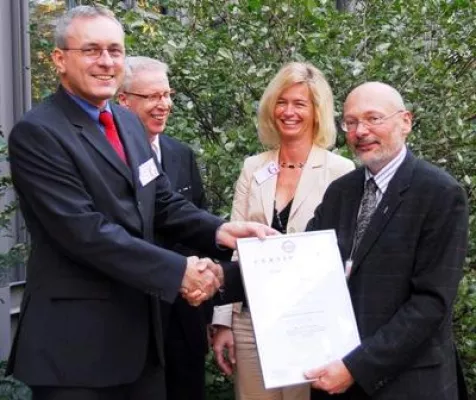 Bild: DQS-Zertifikat nach ISO 27001: Security Management System von T-Systems sorgt für Sicherheit und Transparenz