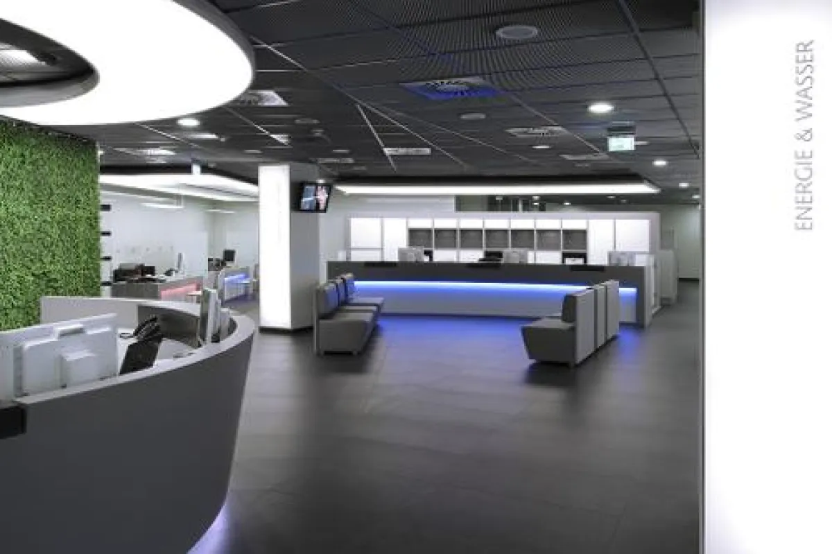 Moderne Lichttechnik und hilfreiche Farbenspiele im Kundencenter.