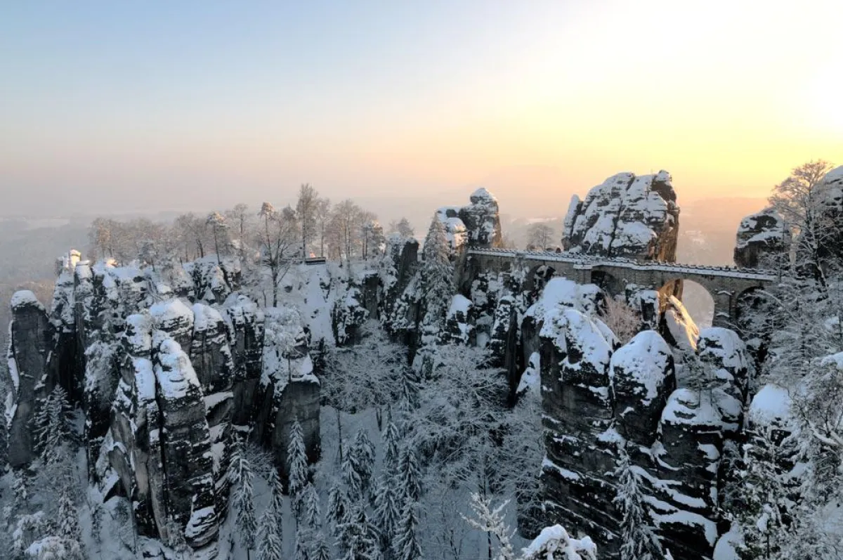 Sächsische Schweiz/Basteibrücke im Winter - Foto: Frank Exß/Tourismusverband Sächsische Schweiz e.V.