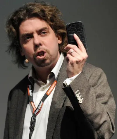 Bild: Prof. Dr. Nils Hafner veröffentlicht die CRM Trends 2013