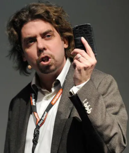 Bild: Prof. Dr. Nils Hafner veröffentlicht die CRM Trends 2013