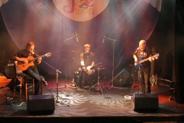 The Shin - Benefizkonzert für georgische Kriegsflüchtlinge Bild: The Shin - Benefizkonzert für georgische Kriegsflüchtlinge