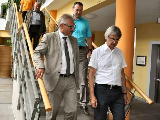 Gesundheitspolitiker Lothar Riebsamen besucht Hospiz im Franziskuszentrum Bild: Gesundheitspolitiker Lothar Riebsamen besucht Hospiz im Franziskuszentrum