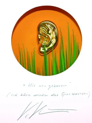 Bild: Künstler Volker Kühn gestaltete Art in boxes zum Thema "Hören"