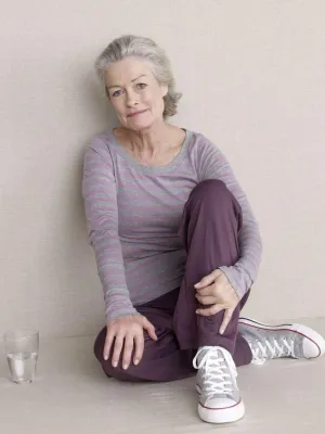 Bild: Es ist nie zu spät, die Knochen zu stärken / Calciumhaltige Heilwässer können Knochenabbau im Alter bremsen