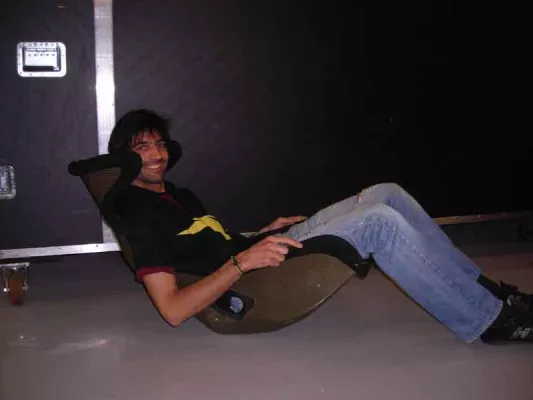 Bild: Notfall: EFM transportiert Sportsitz zum GT1-Race 2011 nach Abu Dhabi