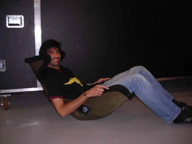 Bild: Notfall: EFM transportiert Sportsitz zum GT1-Race 2011 nach Abu Dhabi