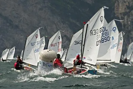 Bild: Auftakt zur Segelsaison am Gardasee