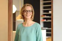 Bild: Der Schreibtisch-Frühjahrsputz schafft Klarheit im Kopf und wirkt wie eine frische Brise für die Motivation