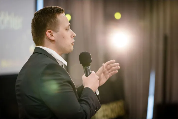 Digitalisierung in 4 Minuten auf den Punkt gebracht Bild: Digitalisierung in 4 Minuten auf den Punkt gebracht