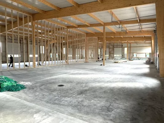 Bild: Nachhaltigkeit im Fokus: NEODUR HE 3 green Industrieboden für das Handwerkerforum Kummerfeld