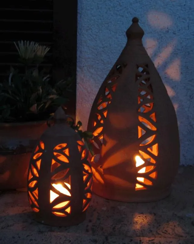 Handgefertige Terracotta Gartenlaternen aus Berchtesgaden
