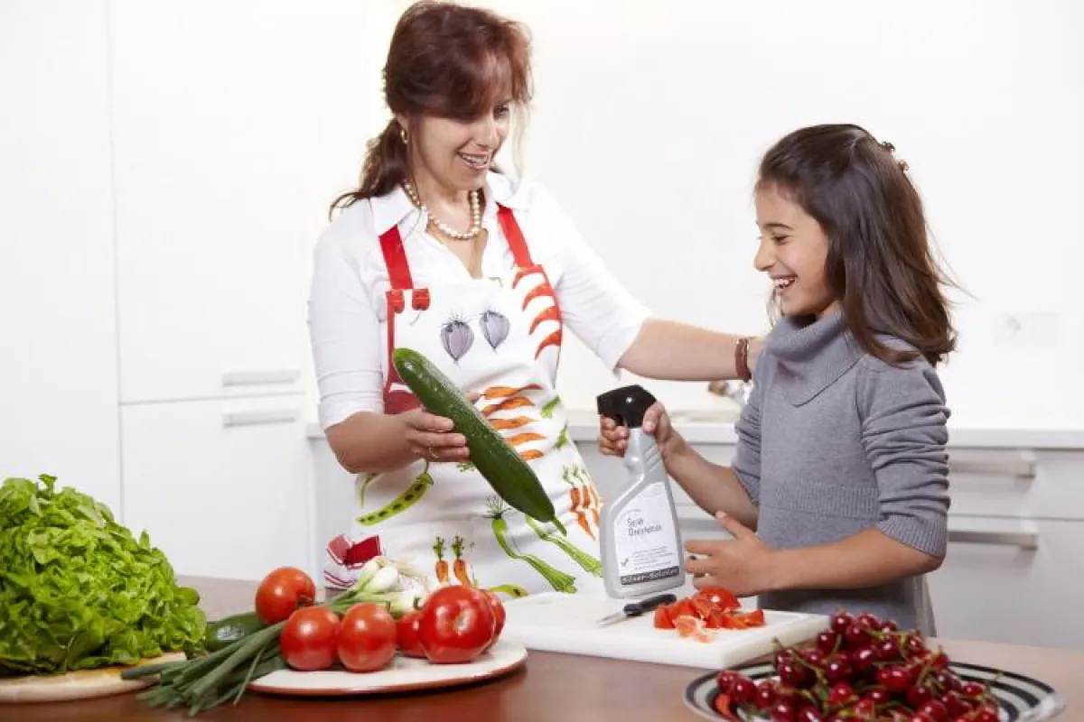 Prävention vor EHEC-Erreger: silver-solution desinfiziert Obst und Gemüse: „Damit gesundes Essen nicht krank macht.“