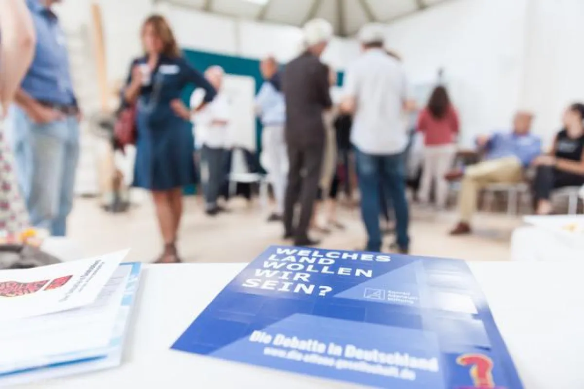 Auch die Adenauer-Stiftung fragt: Welches Land wollen wir sein? Foto: Tanja Deuß, knusperfarben.de