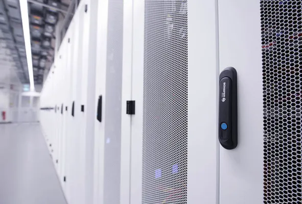 Fertigungspräzision für die Informationstechnik Bild: Fertigungspräzision für die Informationstechnik