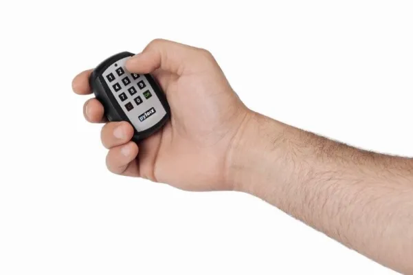 Bild: Nie mehr Batterien tauschen - pylocx – das wartungsfreie Schließsystem