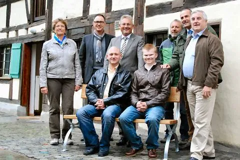 Eine Sitzbank für die Begegnungsstätte Mesnerhaus Bild: Eine Sitzbank für die Begegnungsstätte Mesnerhaus