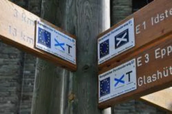 Bild: Zu Fuß über die Höhen des Taunus