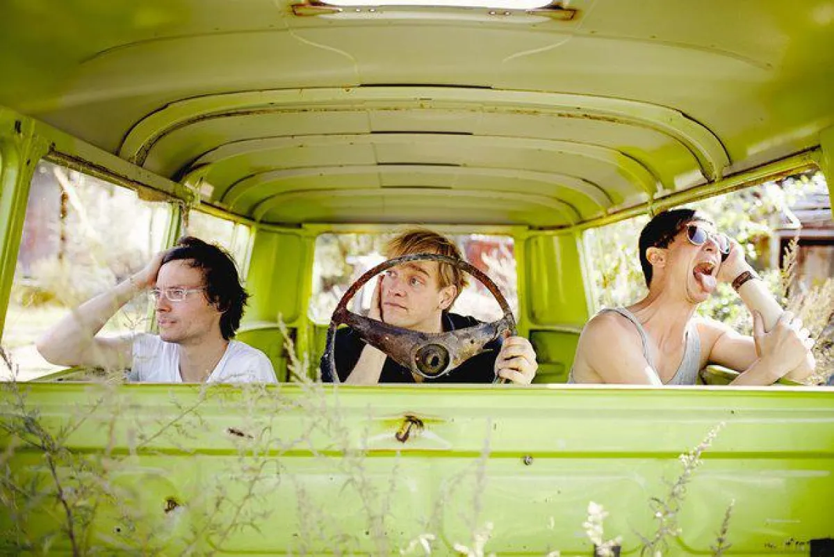 Die drei Bandmitglieder der Band Les Bummms Boys