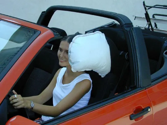 TRW STELLT NEUES KOPFSCHUTZSYSTEM FÜR CABRIOLETS VOR Bild: TRW STELLT NEUES KOPFSCHUTZSYSTEM FÜR CABRIOLETS VOR