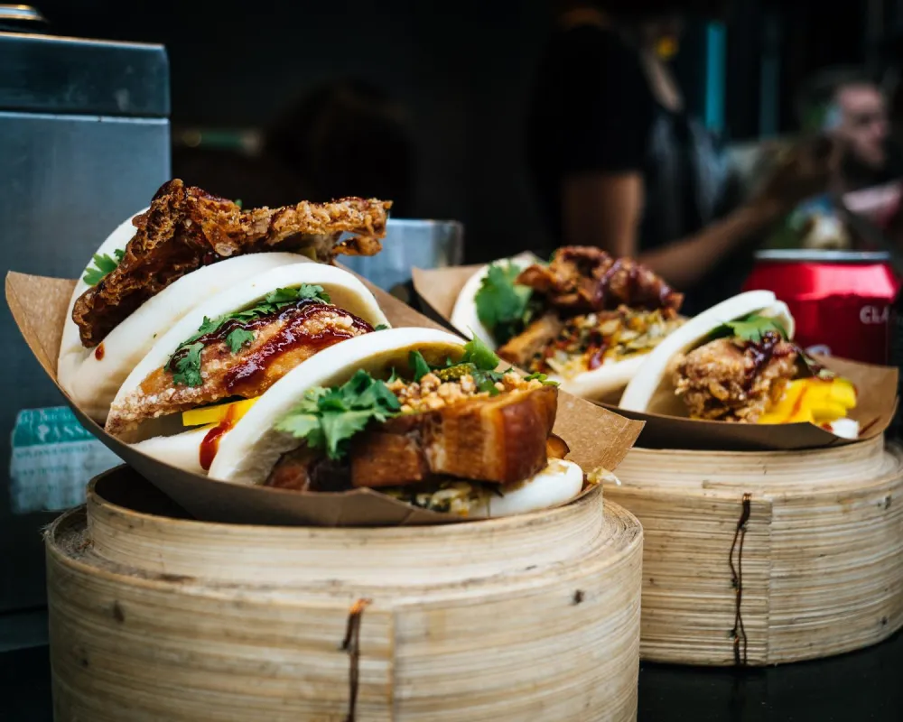 An über 15 Ständen warten Köstlichkeiten der asiatischen Küche. ©Inga Panovaite