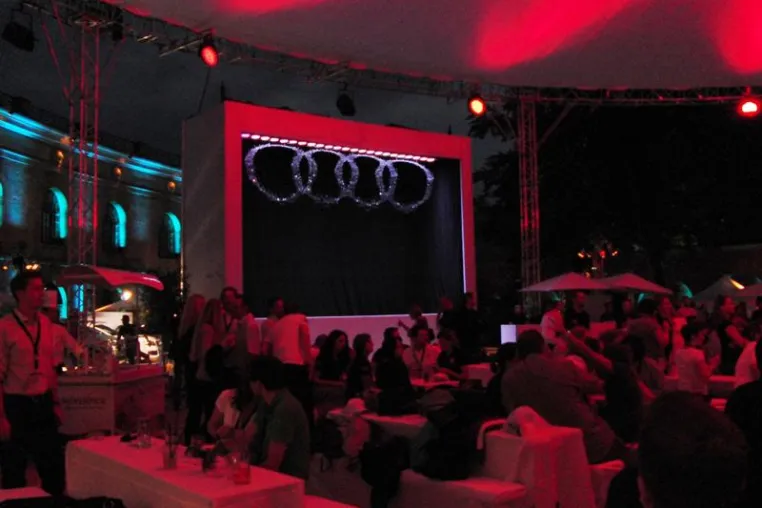 Bild: Audi-Mitarbeitertag 2011 – watershow.de installiert Showanlage unter freiem Himmel