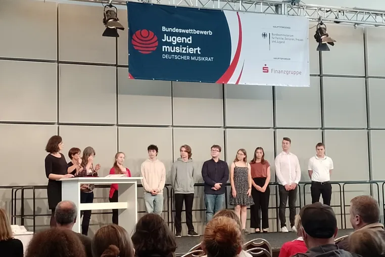Bild: Vier Akkordeonisten räumen in Folge bei Musik-Wettbewerb ab