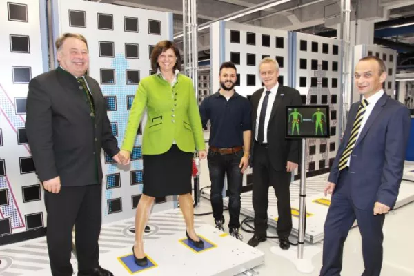 Ilse Aigner: Rohde & Schwarz ist ein echter Champion Bild: Ilse Aigner: Rohde & Schwarz ist ein echter Champion