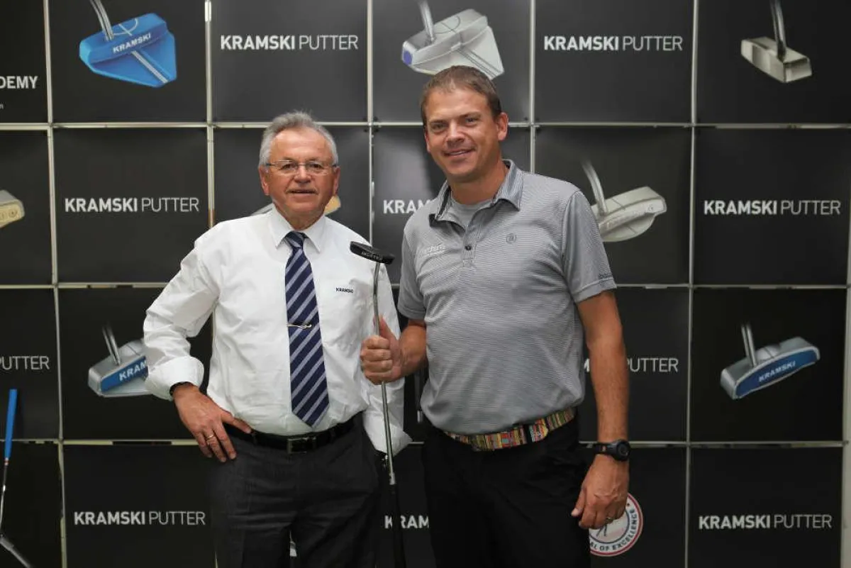 Tjaart van der Walt und Wiestaw Kramski in der Putting Academy im April 2013