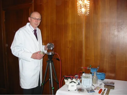 Alternative zur Fußbodenkomplettsanierung: Dr. Führer zum Vortrag am Umweltbundesamt Berlin eingeladen Bild: Alternative zur Fußbodenkomplettsanierung: Dr. Führer zum Vortrag am Umweltbundesamt Berlin eingeladen