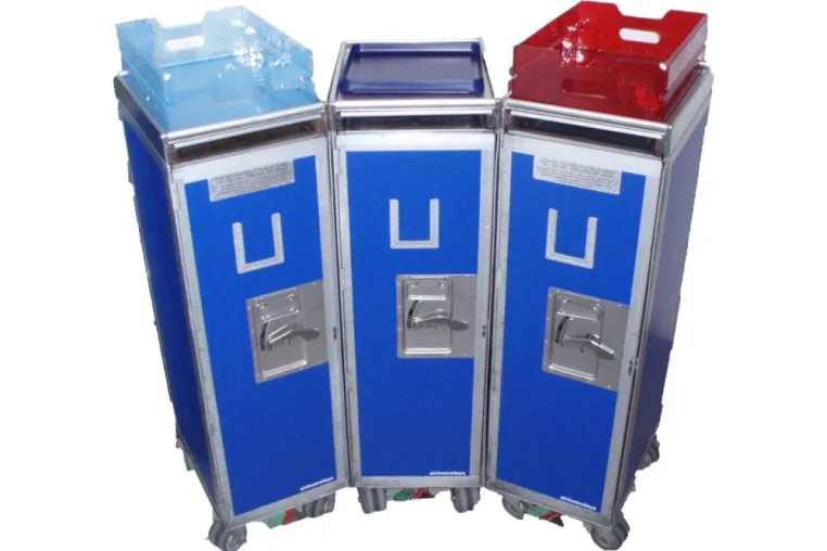 Ausgemusterte Flugzeugtrolleys fürs Büro & Wohnzimmer Bild: Ausgemusterte Flugzeugtrolleys fürs Büro & Wohnzimmer