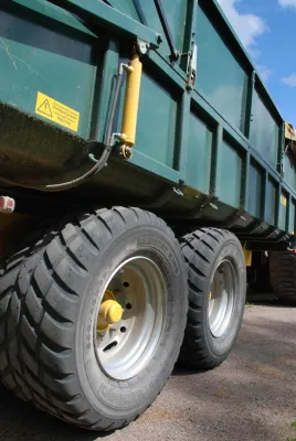 Bild: Verbesserte Haltbarkeit des vielfältigen Nokian Country King ermöglicht eine weitere Einsatzperiode