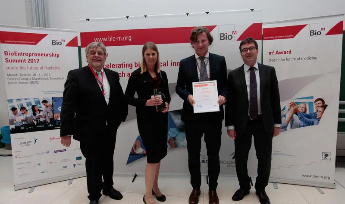 Prof. Dr. Horst Domdey (links, mit den Helmholtz Gewinnern). ( Quelle: BioM)