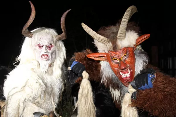 Bei der Englmarer Rauhnacht gehen Rauhwuggerl, Hexen und Teufel um Bild: Bei der Englmarer Rauhnacht gehen Rauhwuggerl, Hexen und Teufel um