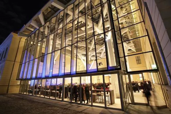 Bild: In Anwesenheit der Bundeskanzlerin: NIEDERBERGER gratuliert Jüdisches Museum Berlin zum 10-jährigen Bestehen