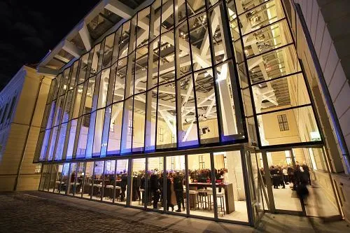 Bild: In Anwesenheit der Bundeskanzlerin: NIEDERBERGER gratuliert Jüdisches Museum Berlin zum 10-jährigen Bestehen