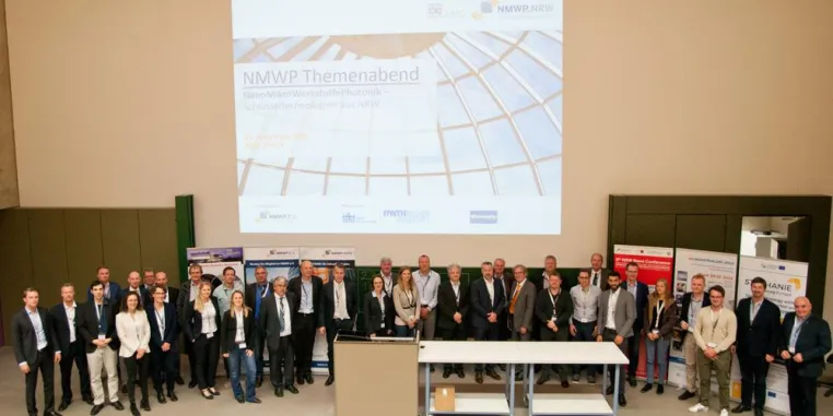 NanoMikroWerkstoffePhotonik – Schlüsseltechnologien aus Nordrhein-Westfalen. Bild: NanoMikroWerkstoffePhotonik – Schlüsseltechnologien aus Nordrhein-Westfalen.