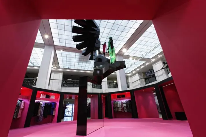 Bild: Die Geschichte des Kleides - Ausstellung im KaDeWe in Berlin