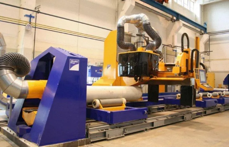 Bild: Vollautomatisch Rohre bearbeiten mit einer Rohrschneidanlage von MicroStep