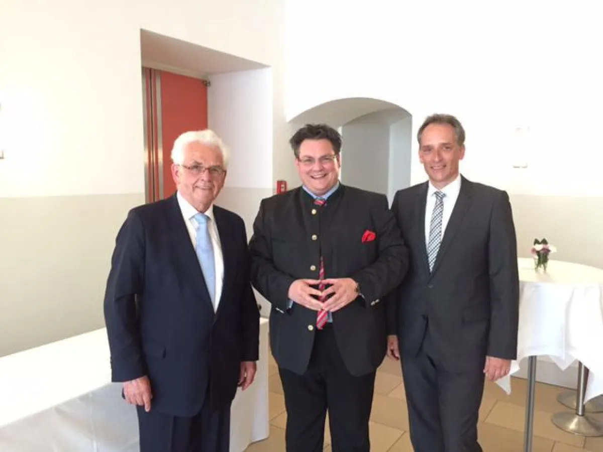 Präsident Bernhard Schindler im Gespräch mit OBI-Gründer Prof. Maus