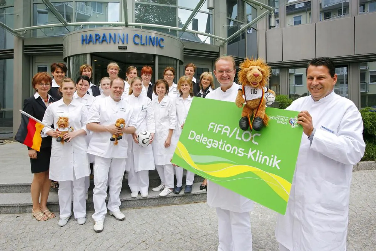 Gut aufgestellt für die WM: Das Team der Haranni Clinic in Herne unter der Leitung von Dr. Wolfgang H. Koch und Ingo Paeske