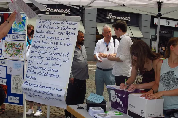 Bild: Ausgeschlossen – Menschen in der Psychiatrie und ihre Sicht auf die Welt