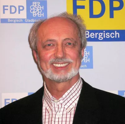 Bild: Alexander Schreiber diskutiert im Liberalen Club Bergisch Gladbach über EU-Politik