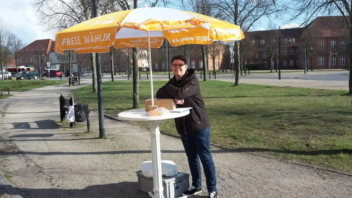 Lübbert am Infostand