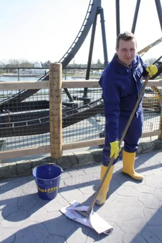 Bild: Heide-Park Resort sucht „Kotzesammler“