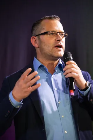 Der digitale Mensch im Fokus ! Bild: Der digitale Mensch im Fokus !