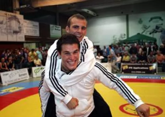 Bild: Starker Auftritt der Johannis Grizzlys beim Saisonauftakt der Ringer Bundesliga